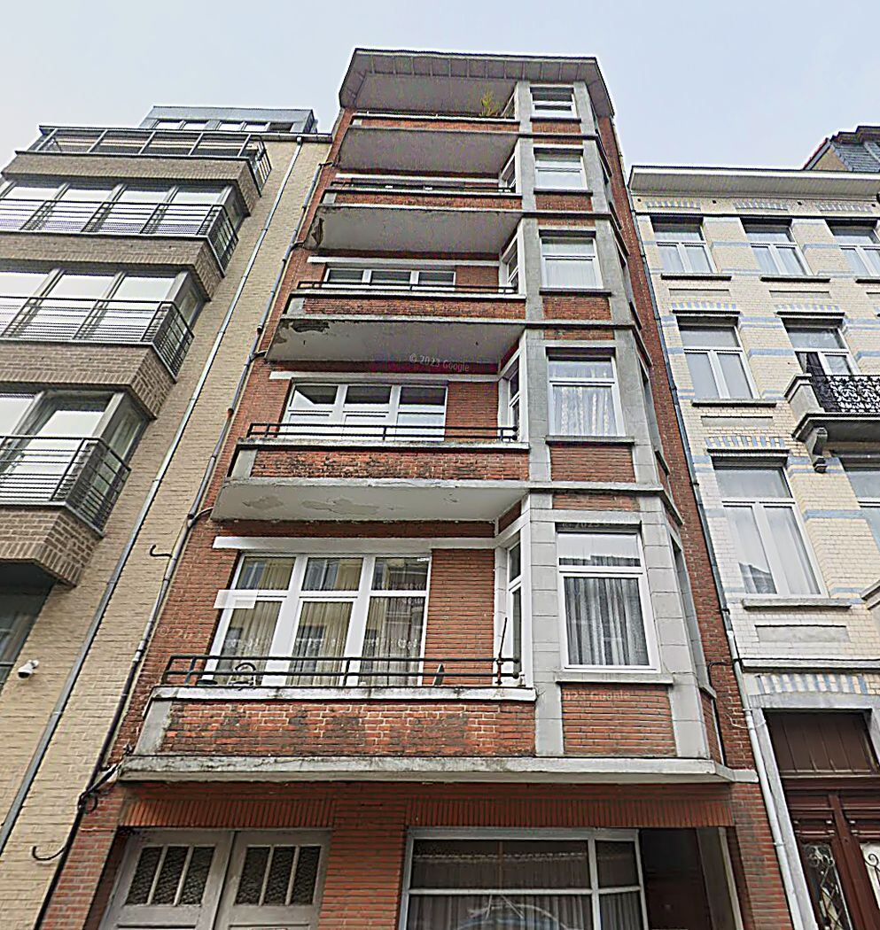 Balcons et châssis abîmés, avant rénovation